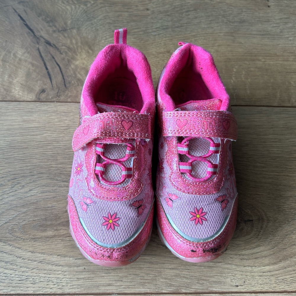 Pink light toddle shoes